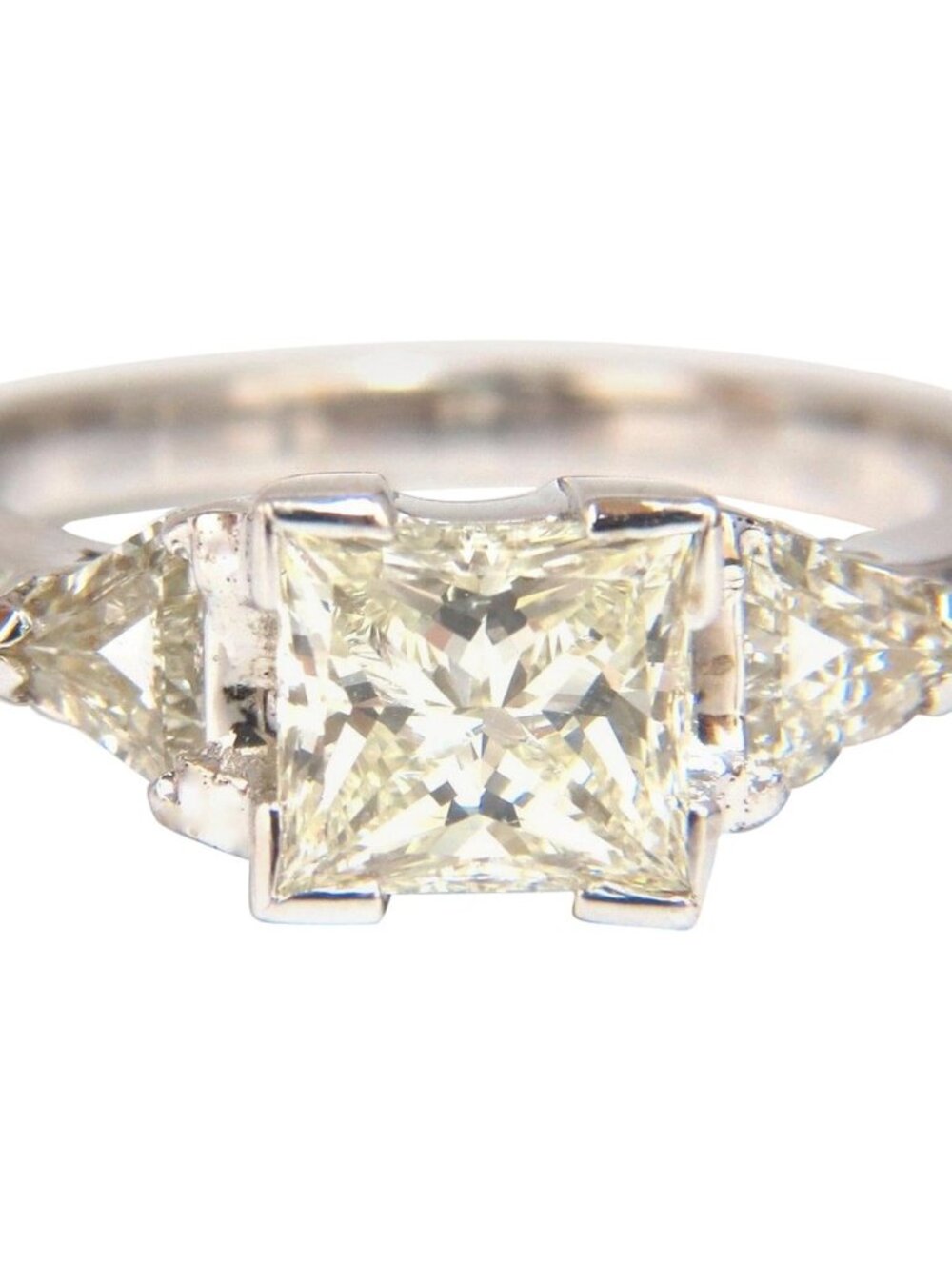 1.63ct Natural Princess cut diamond ring 14kt. Trilliants*